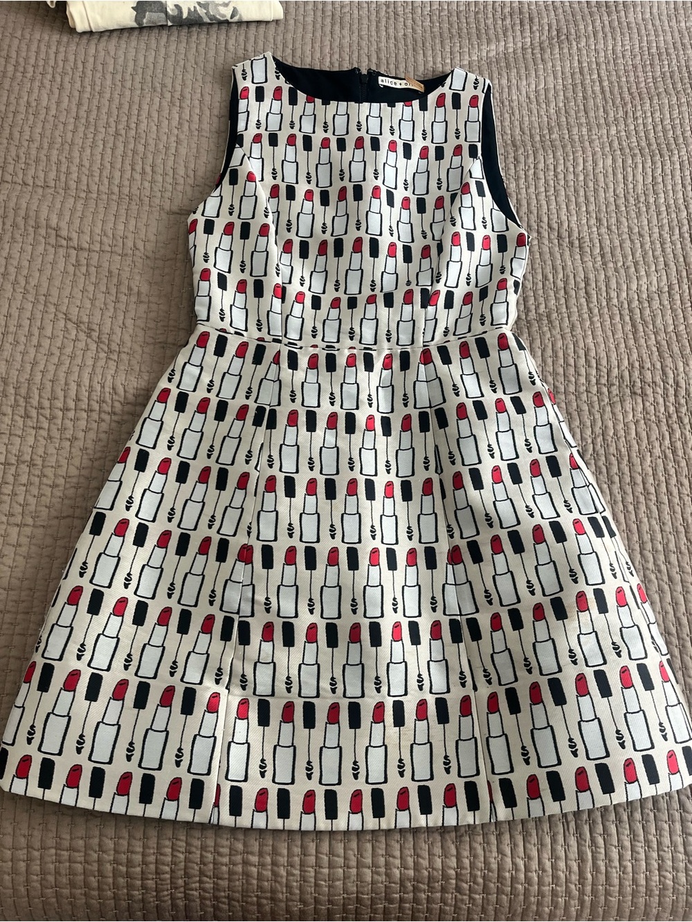 Rare Alice & Olivia Lipstick Print Sleeveless A-Line Dress - Cream